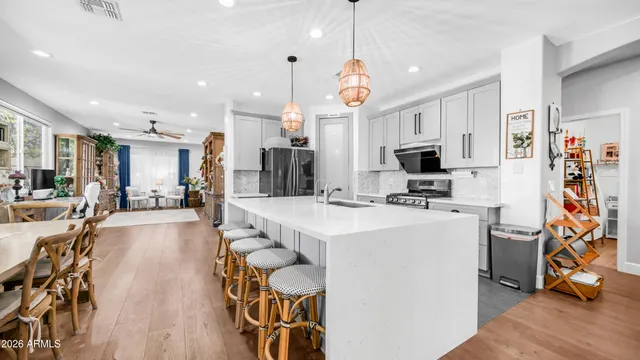 $2,700 | 25084 North 68th Avenue, Peoria, AZ 85383