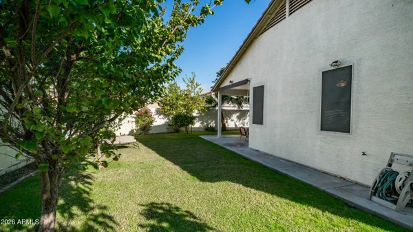 a view of back yard of the house