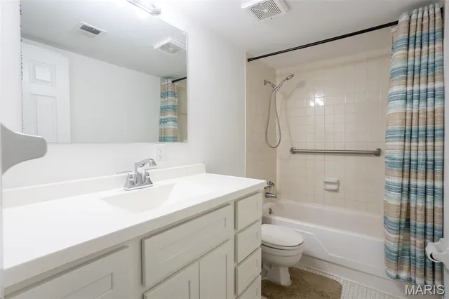 $139,999 | 10117 Sakura Drive, Unit F, St. Louis, MO 63128