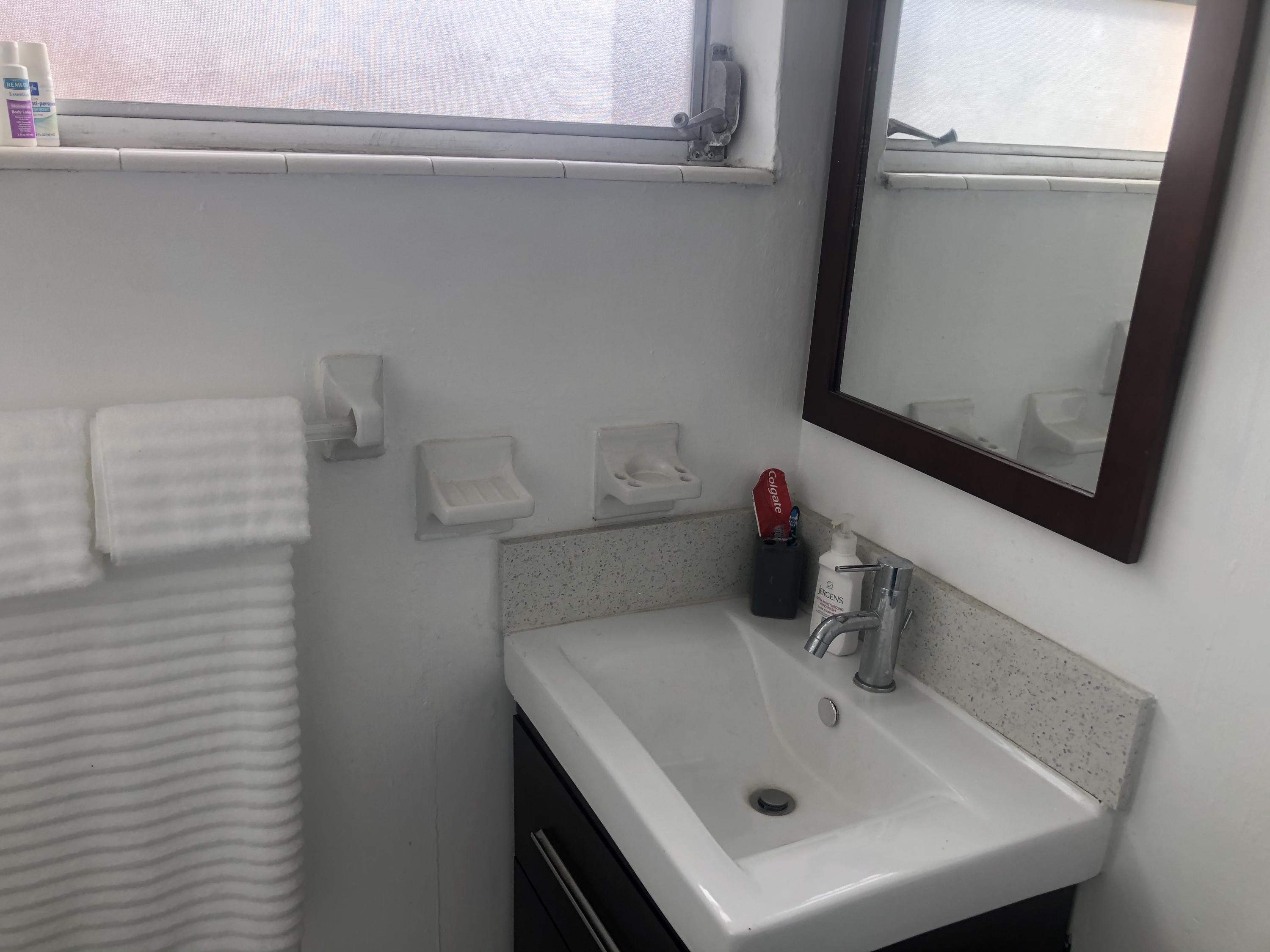 19080 Northeast 3rd Court, Unit 311 North Miami Beach, FL 33179 - Photo 9 of 18 Half bath