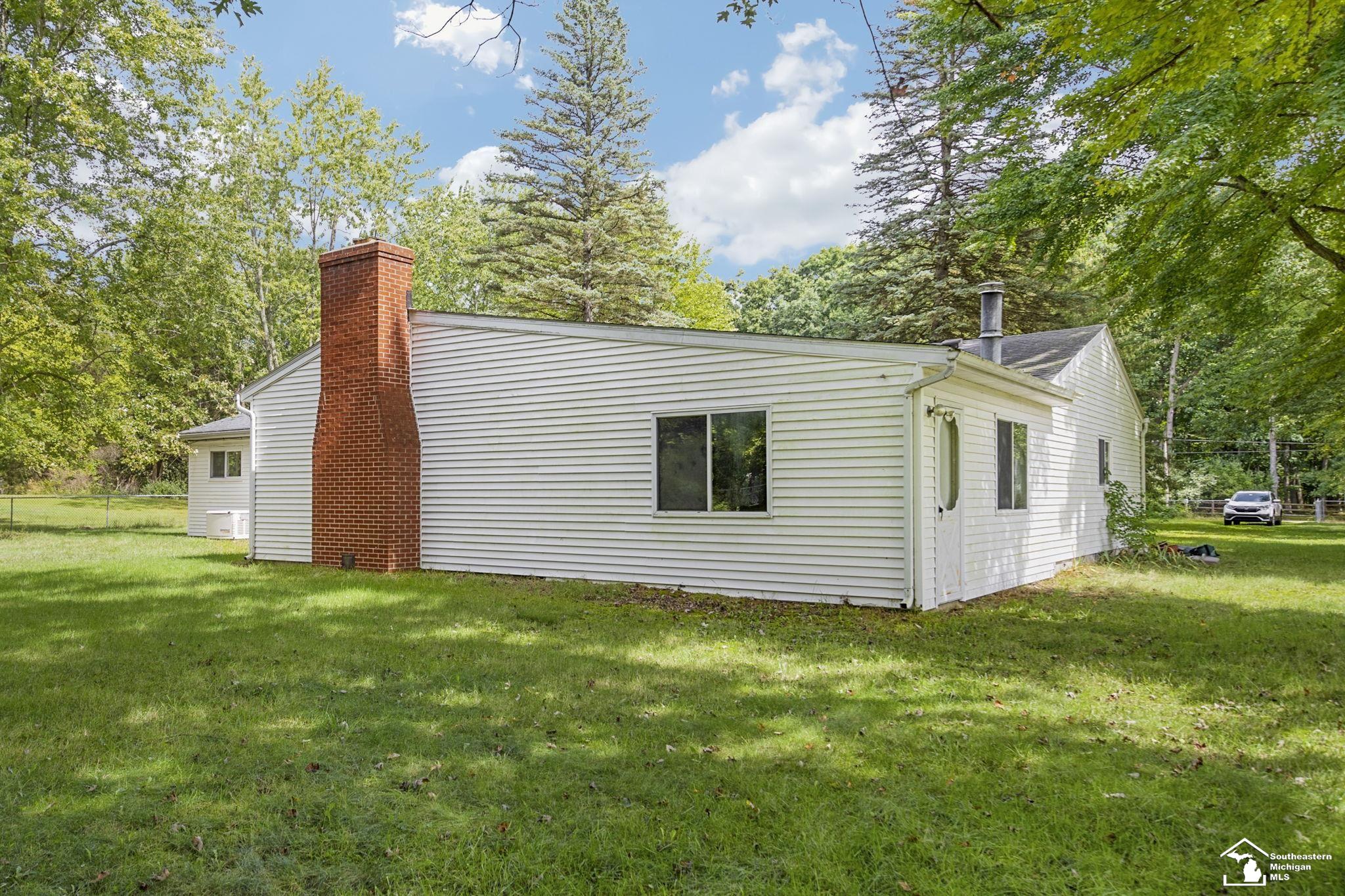 11601 Kruse Road Petersburg, MI 49270 - Photo 5 of 43 50122164-4.JPG