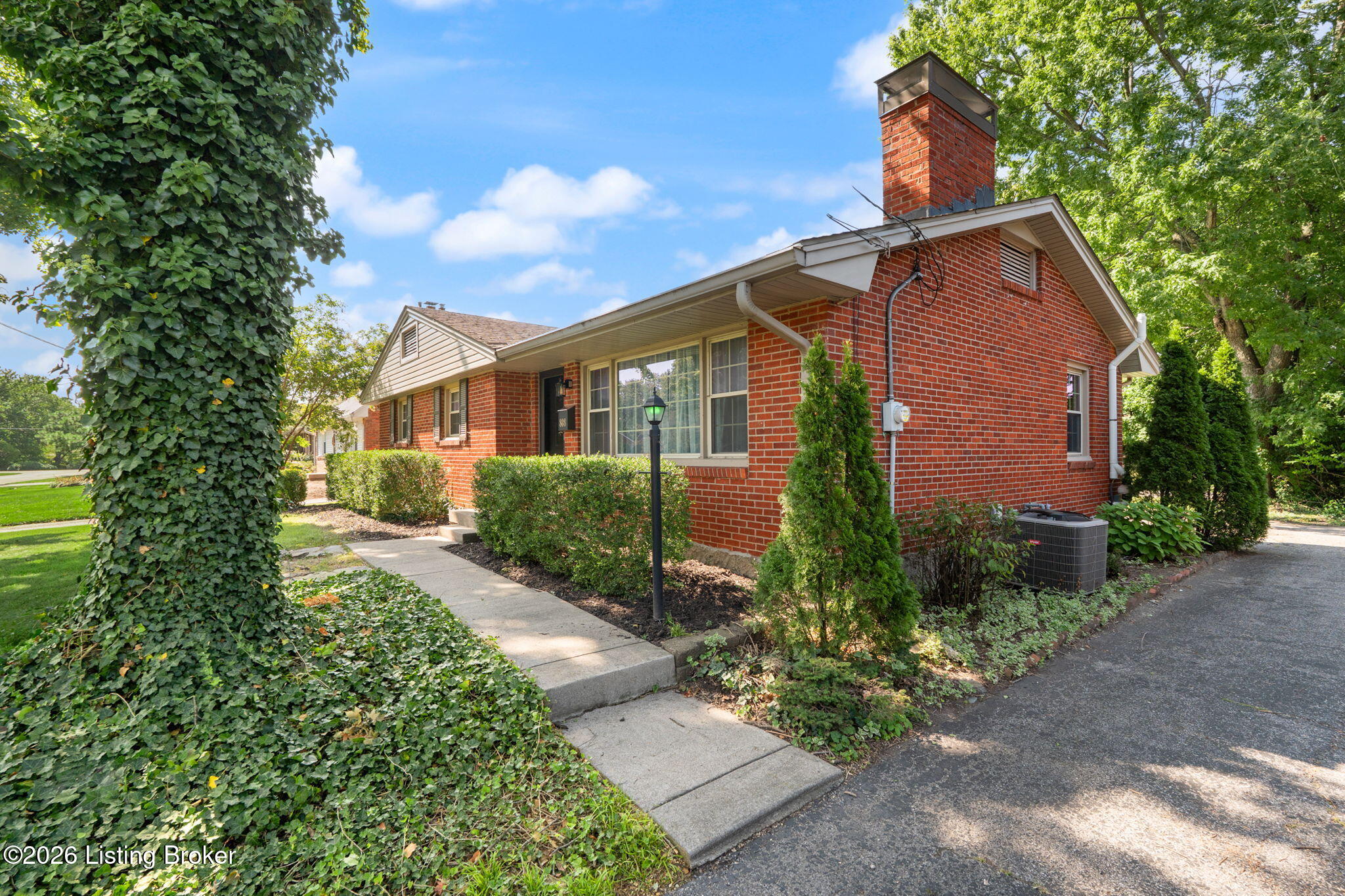 808 Stivers Road Louisville, KY 40207 - Photo 2 of 43 4-808 Stivers Rd-4
