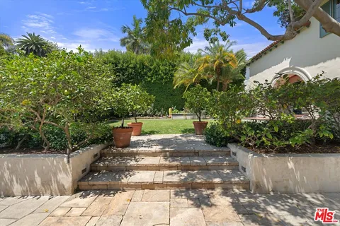 $3,350,000 | 1836 Outpost Drive, Los Angeles, CA 90068