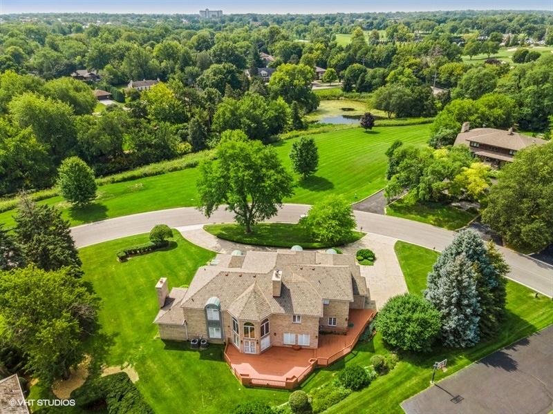 14 Kimberley Circle Oak Brook, IL 60523 - Photo 17 of 17 an aerial view of a house with a yard and green space