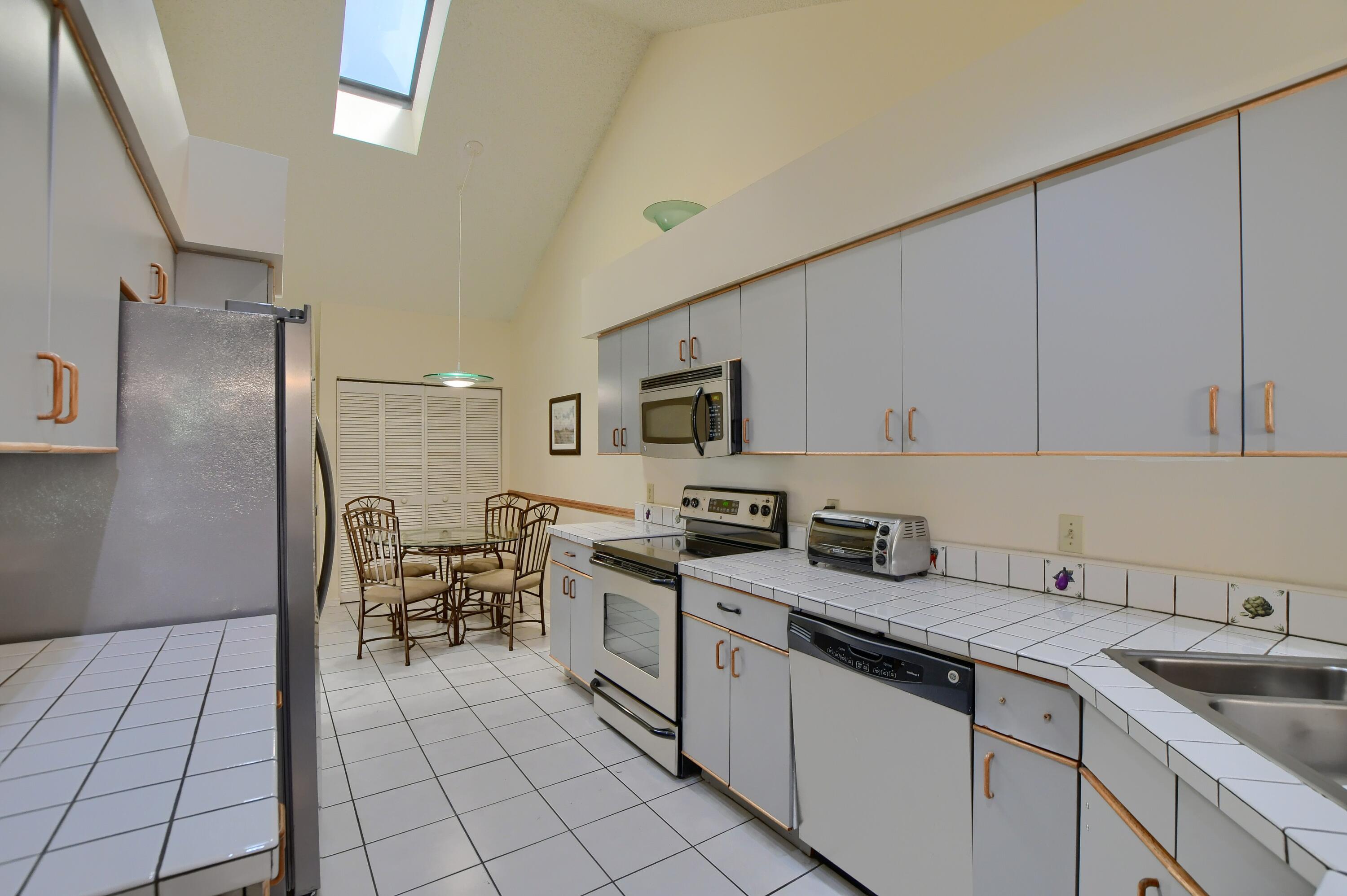 5241 Majorca Club Drive Boca Raton, FL 33486 - Photo 13 of 44 KITCHEN