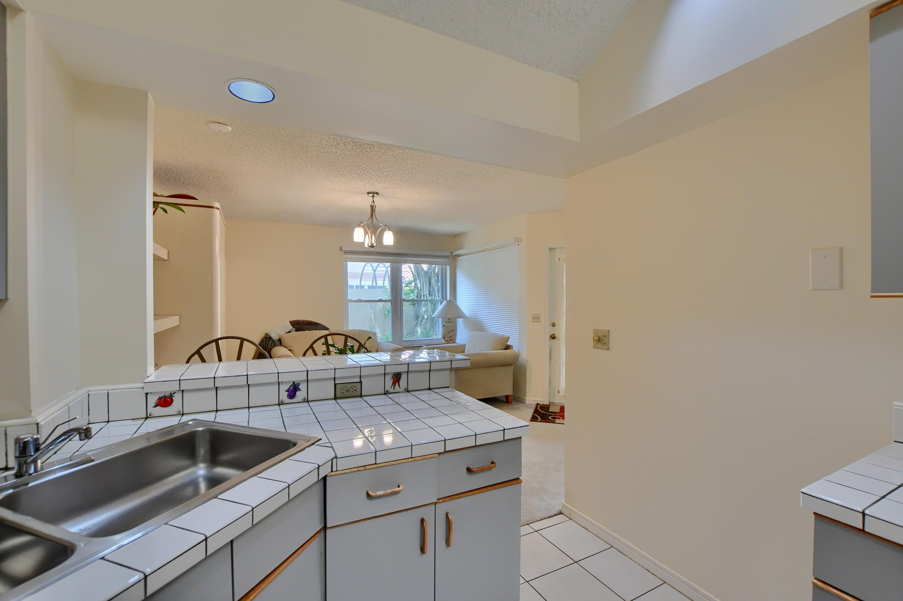 5241 Majorca Club Drive Boca Raton, FL 33486 - Photo 15 of 44 KITCHEN
