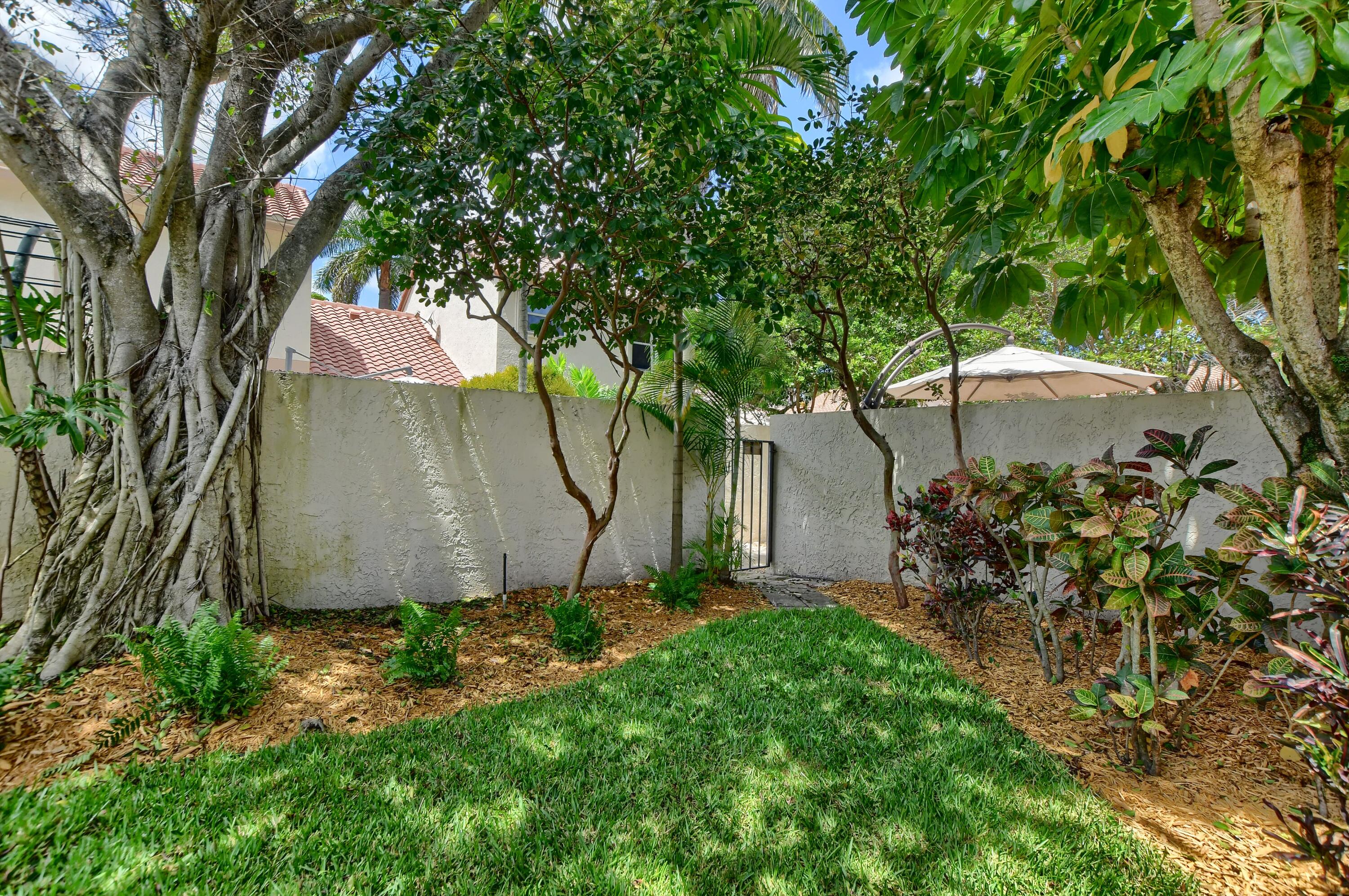 5241 Majorca Club Drive Boca Raton, FL 33486 - Photo 35 of 44 BACKYARD