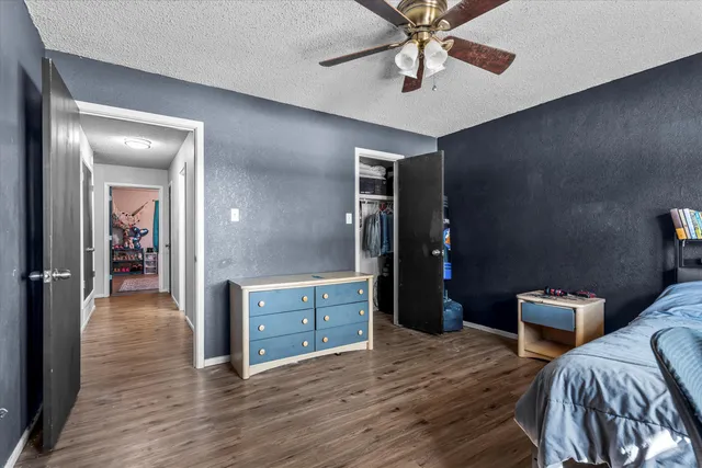a view of a livingroom with furniture