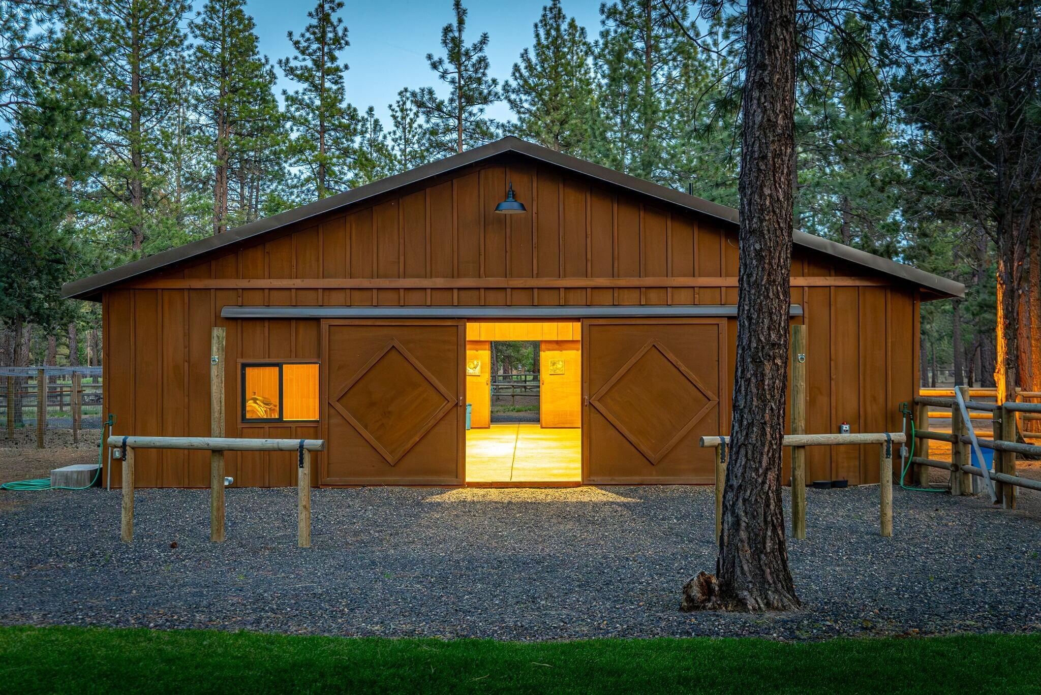 69255 Crooked Horseshoe Road Sisters, OR 97759 - Photo 4 of 154