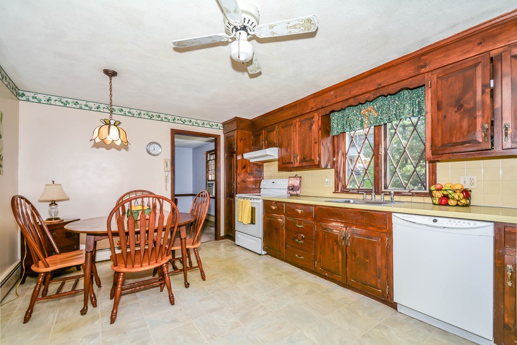 4 Old Farm Road Reading, MA 01867 - Photo 7 of 22