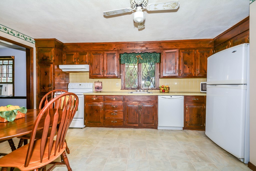 4 Old Farm Road Reading, MA 01867 - Photo 8 of 22