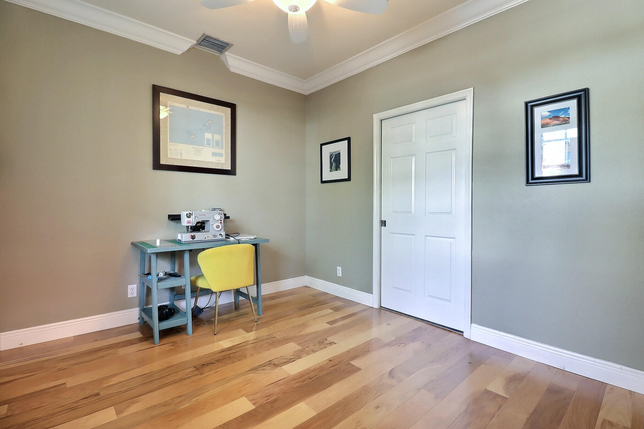 216 Quarry Knoll Way Jupiter, FL 33458 - Photo 2 of 23 a room with chair and a table
