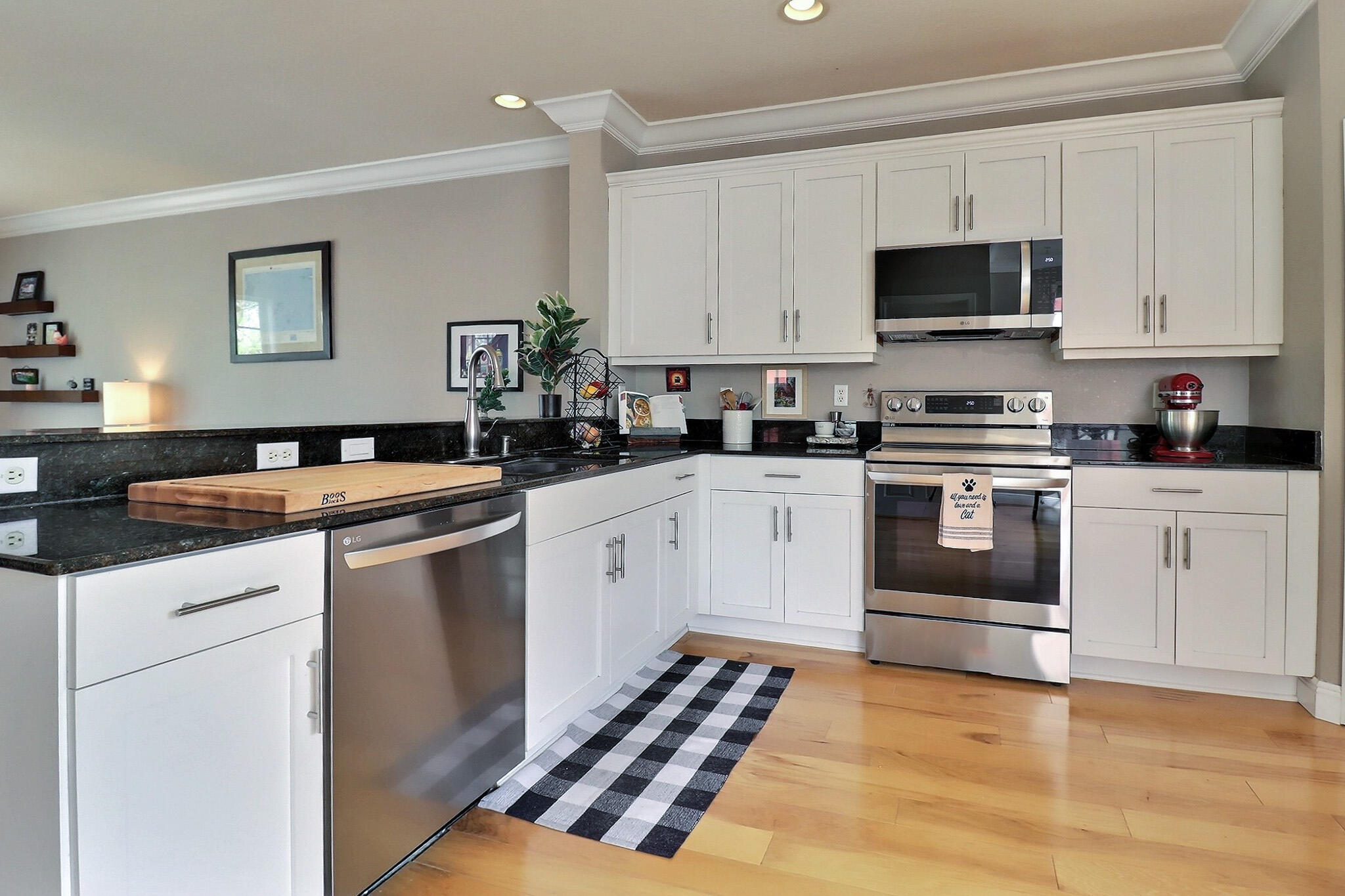 216 Quarry Knoll Way Jupiter, FL 33458 - Photo 5 of 23 a kitchen with granite countertop a sink and white cabinets