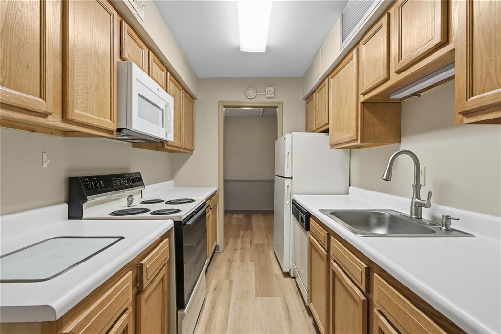 220 North Dithridge Street, Unit 805 Pittsburgh, PA 15213 - Photo 36 of 40 a kitchen with stainless steel appliances granite countertop a sink stove and refrigerator