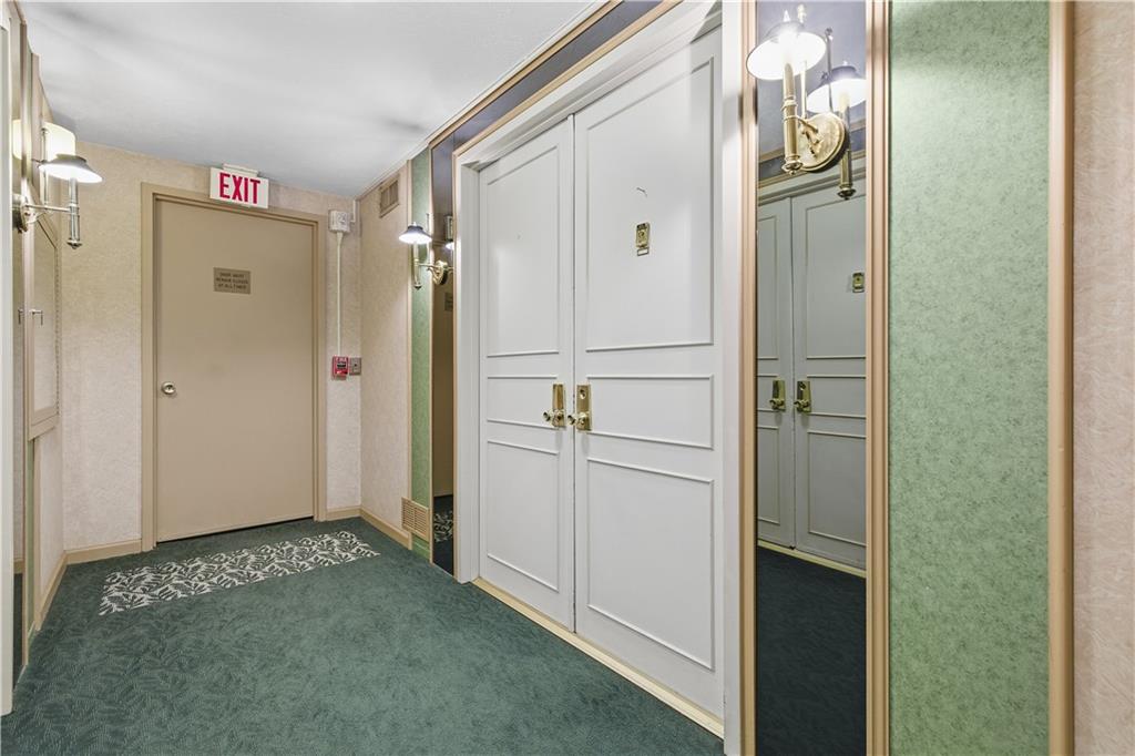 220 North Dithridge Street, Unit 805 Pittsburgh, PA 15213 - Photo 4 of 40 a view of a bathroom