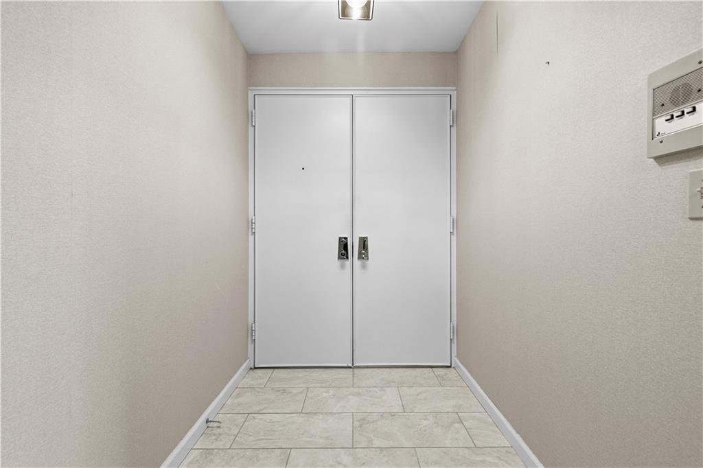 220 North Dithridge Street, Unit 805 Pittsburgh, PA 15213 - Photo 5 of 40 a view of an empty room