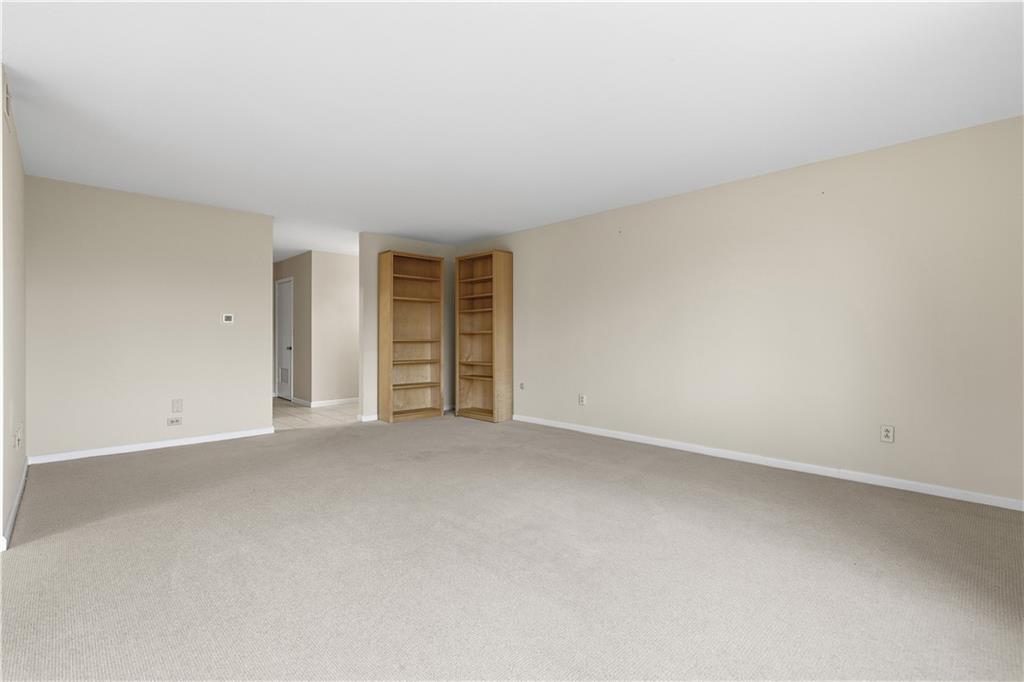 220 North Dithridge Street, Unit 805 Pittsburgh, PA 15213 - Photo 10 of 40 an empty room with a empty space and window