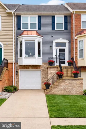 a front view of house with yard