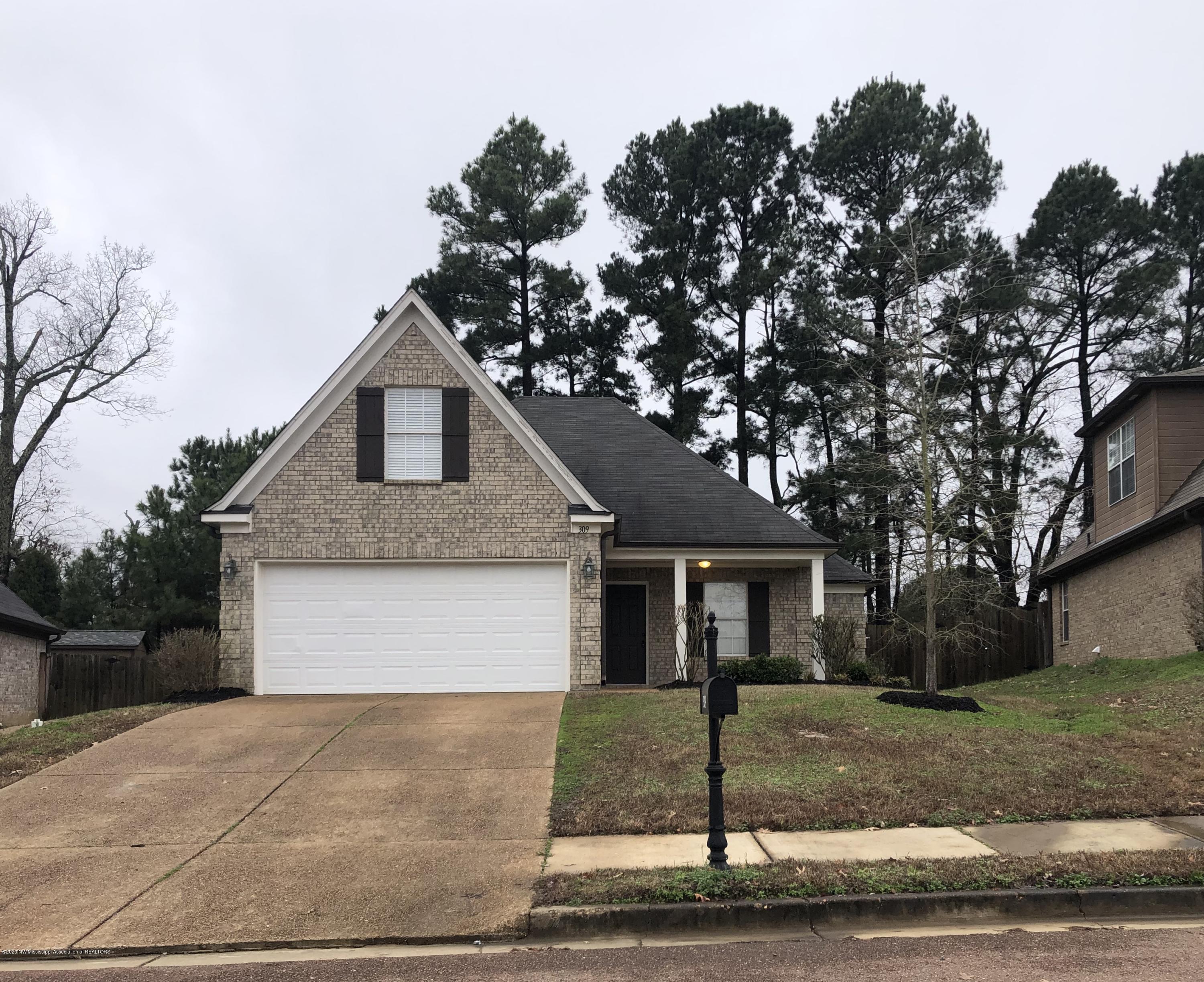 309 East Oak Grove Road Hernando, MS 38632 - Photo 2 of 37 5E0B76AF-B1A1-4906-B60F-801B66858A81