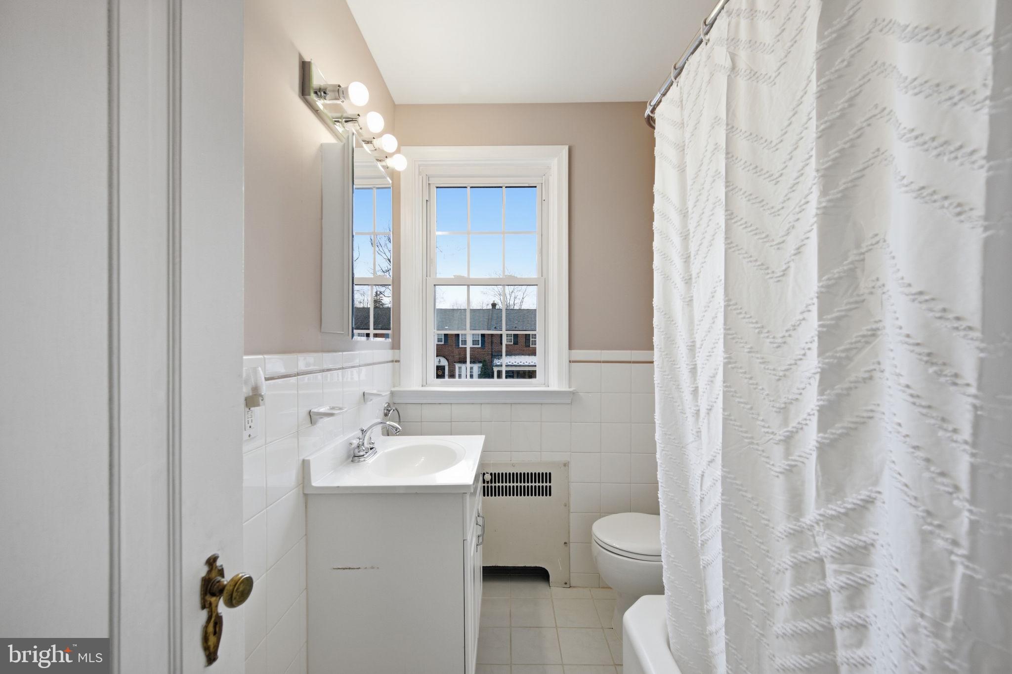 214 Murdock Road Baltimore, MD 21212 - Photo 28 of 45 Upper Bath