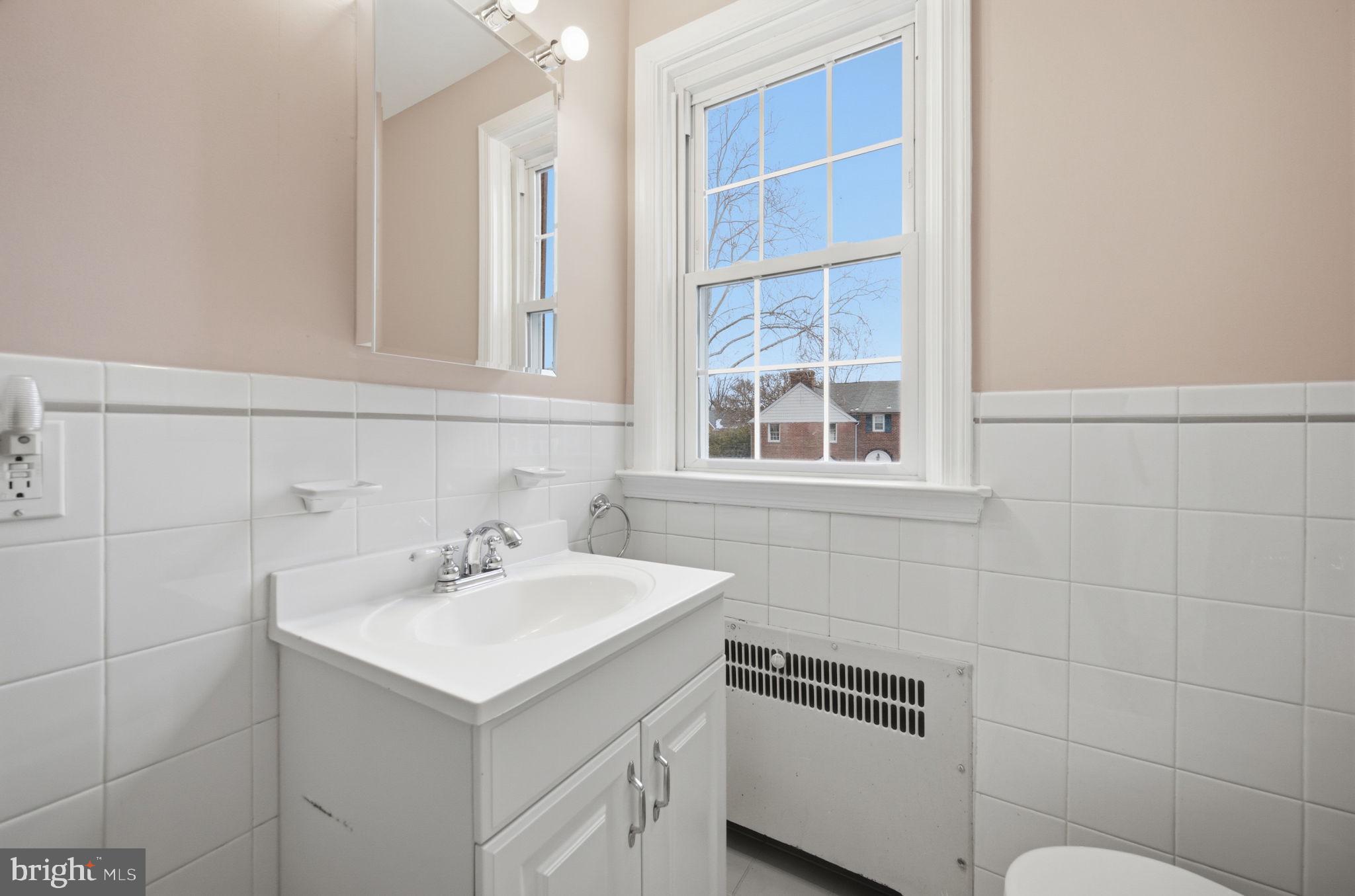 214 Murdock Road Baltimore, MD 21212 - Photo 29 of 45 Upper Bath