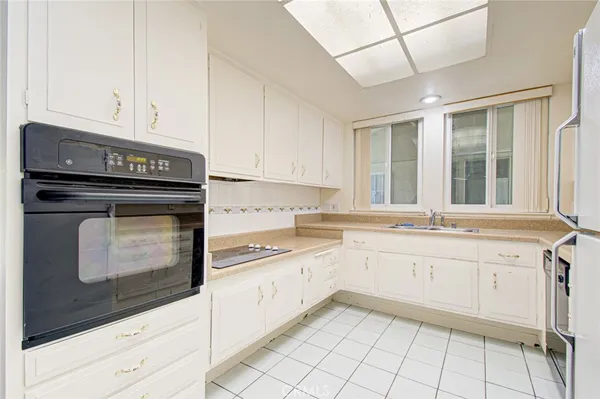 $274,000 | 126 Avenida Majorca, Unit O, Laguna Woods, CA 92637