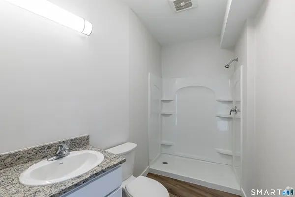 $2,450 | 401 Albany Turnpike, Unit 304, Canton, CT 06019