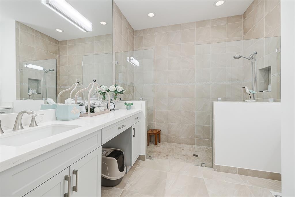 22954 Clear Echo Drive, Unit 31 Boca Raton, FL 33433 - Photo 23 of 44 a spacious bathroom with a sink double vanity and a mirror