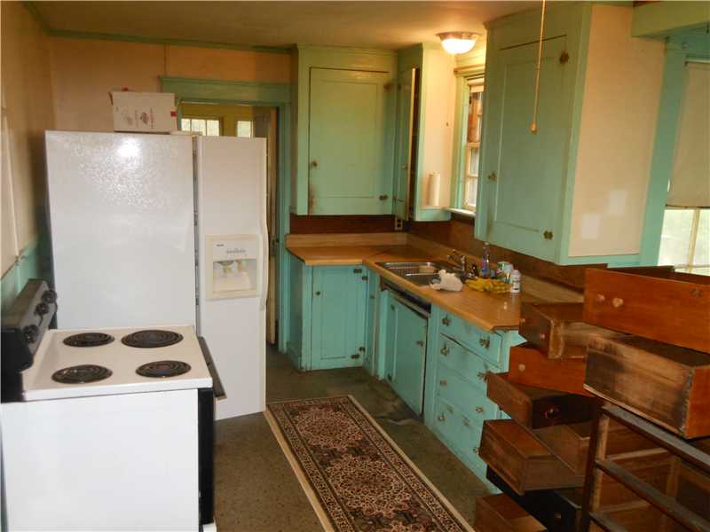 1405 Chopmist Hill Road Scituate, RI 02857 - Photo 5 of 16 Kitchen.