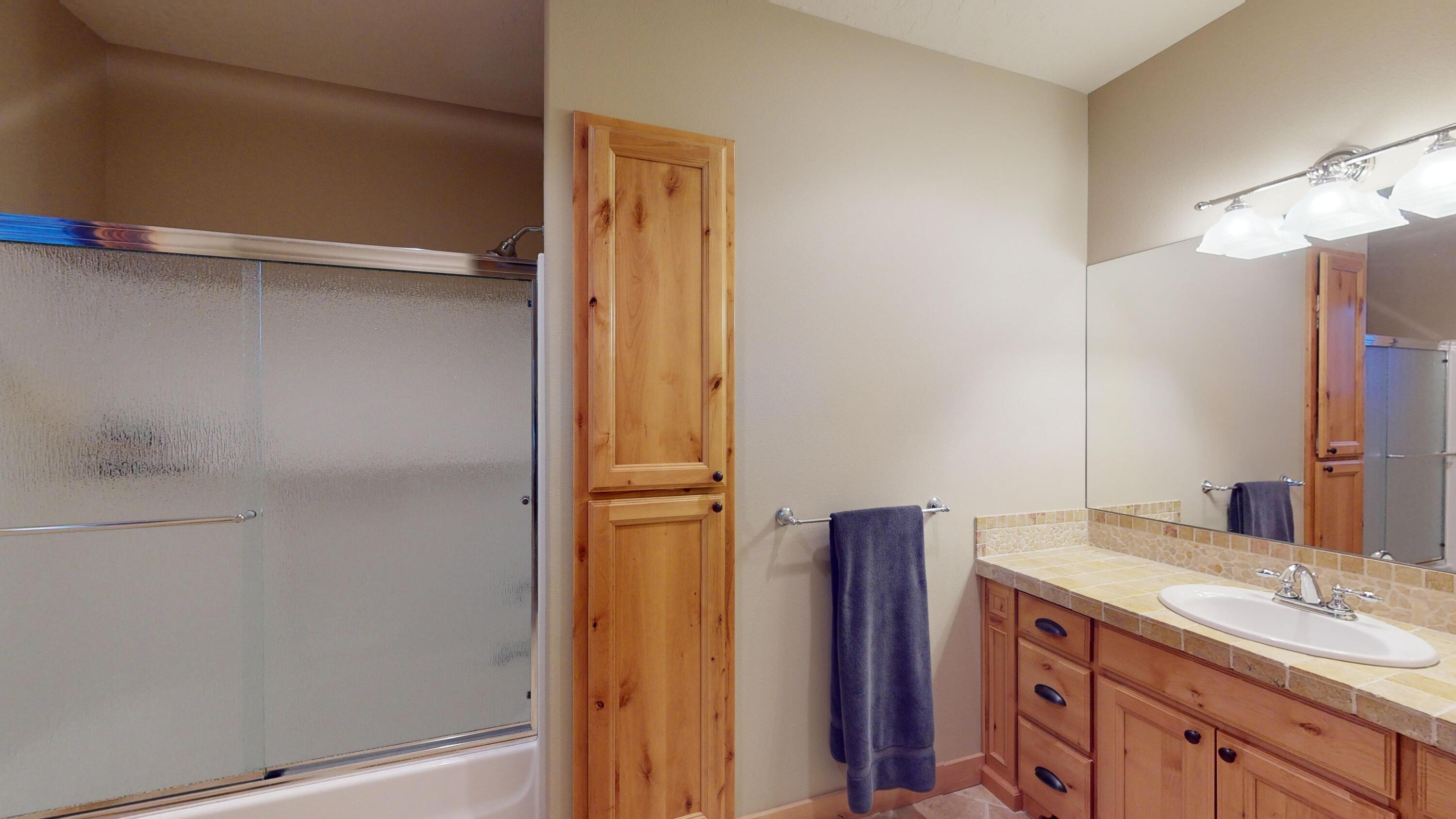 17686 Mountain View Road Sisters, OR 97759 - Photo 30 of 37 Bathroom 1