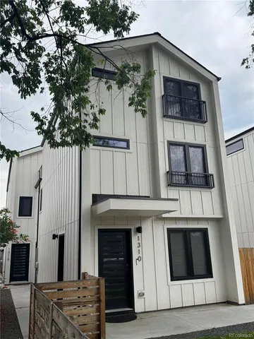 a view of outdoor space kitchen and entryway