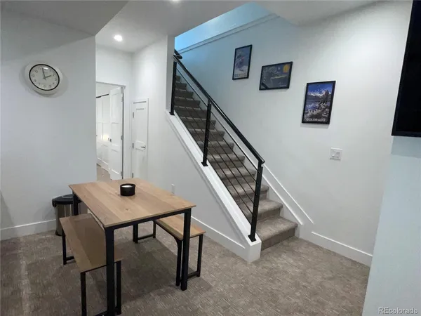 a view of entryway with furniture