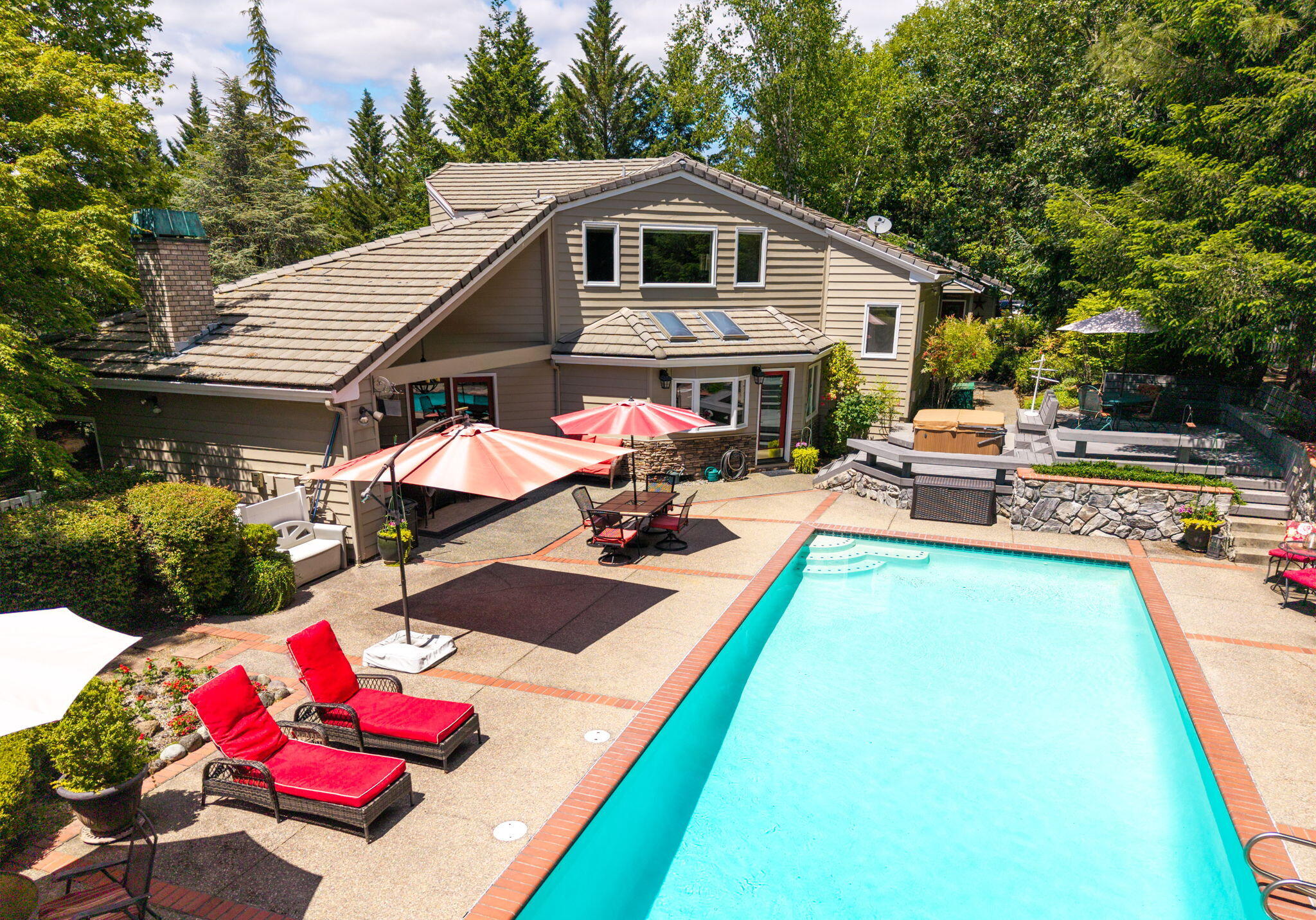 191 Spring Mountain Road Grants Pass, OR 97526 - Photo 5 of 89 Beautiful Pool area