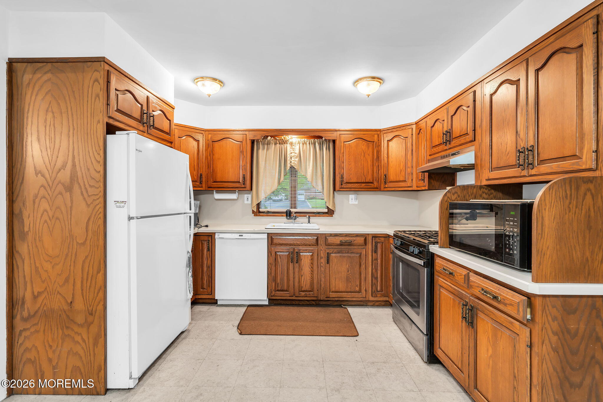 580 Lloyd Road Matawan, NJ 07747 - Photo 3 of 23 Kitchen