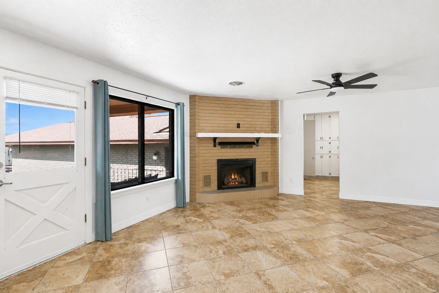 406 Kickapoo Drive Livingston, TX 77351 - Photo 10 of 41 Upper-Level Living Area with Fireplace
