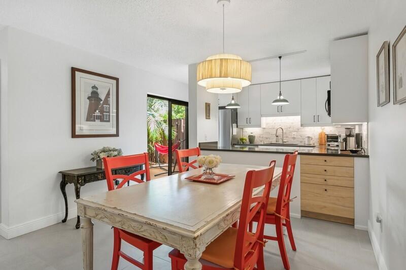 825 Center Street Jupiter, FL 33458 - Photo 4 of 31 10_825CenterSt32b_2011_FlexMLS800x600_80