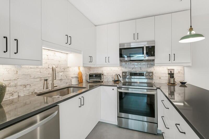 825 Center Street Jupiter, FL 33458 - Photo 7 of 31 12_825CenterSt32b_2013_FlexMLS800x600_80