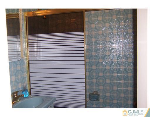 163 Midfield Road Colonia, NJ 07067 - Photo 14 of 21