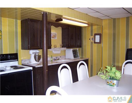 163 Midfield Road Colonia, NJ 07067 - Photo 16 of 21