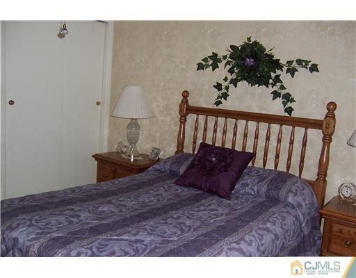 163 Midfield Road Colonia, NJ 07067 - Photo 8 of 21