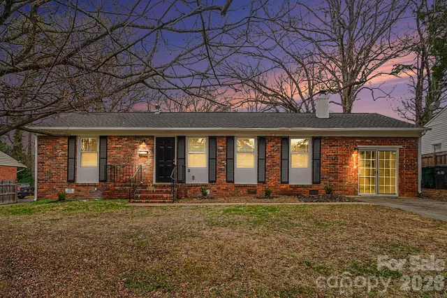 a front view of house with yard