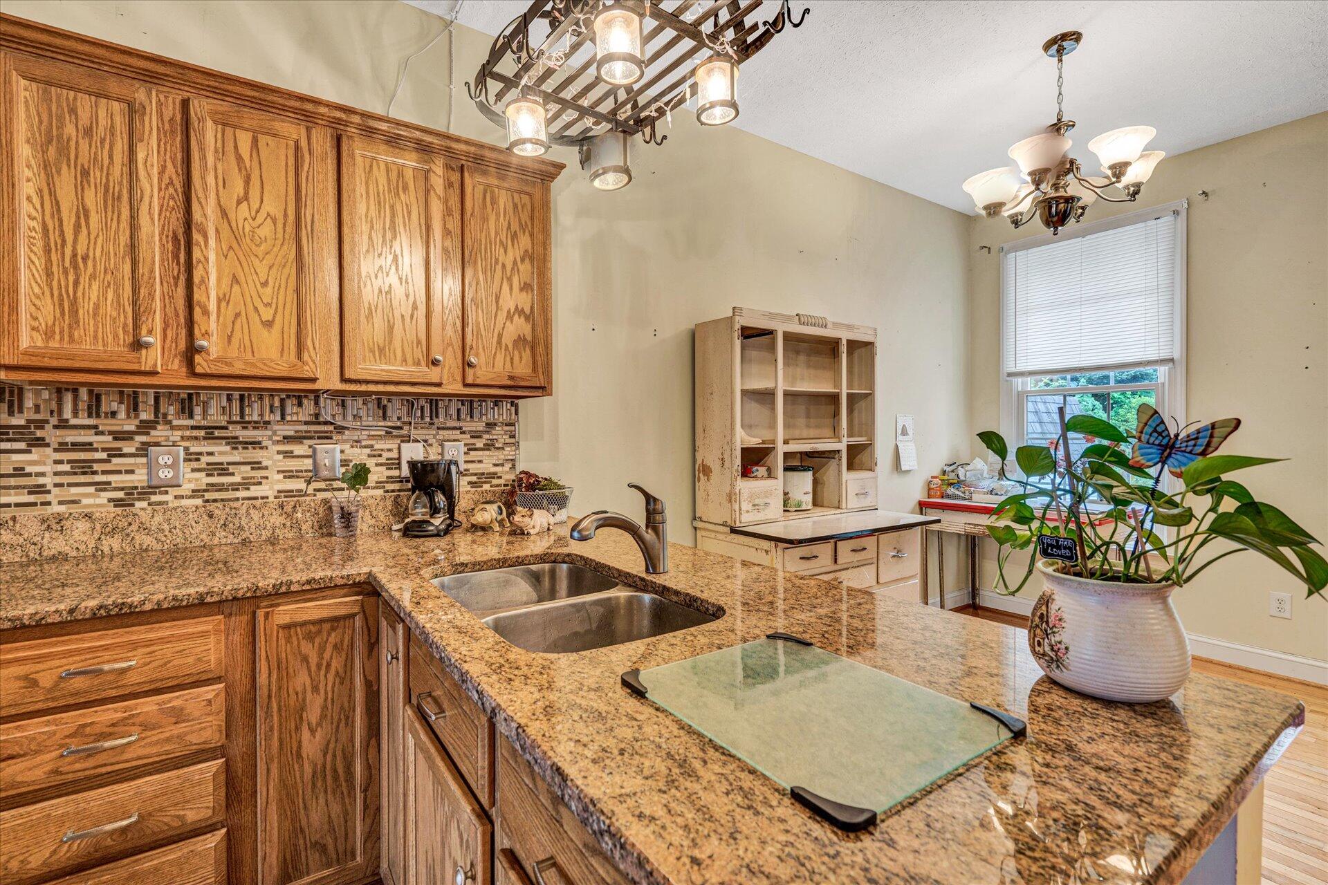 1213 Mountain View Road Vinton, VA 24179 - Photo 12 of 30 12-DSC5861