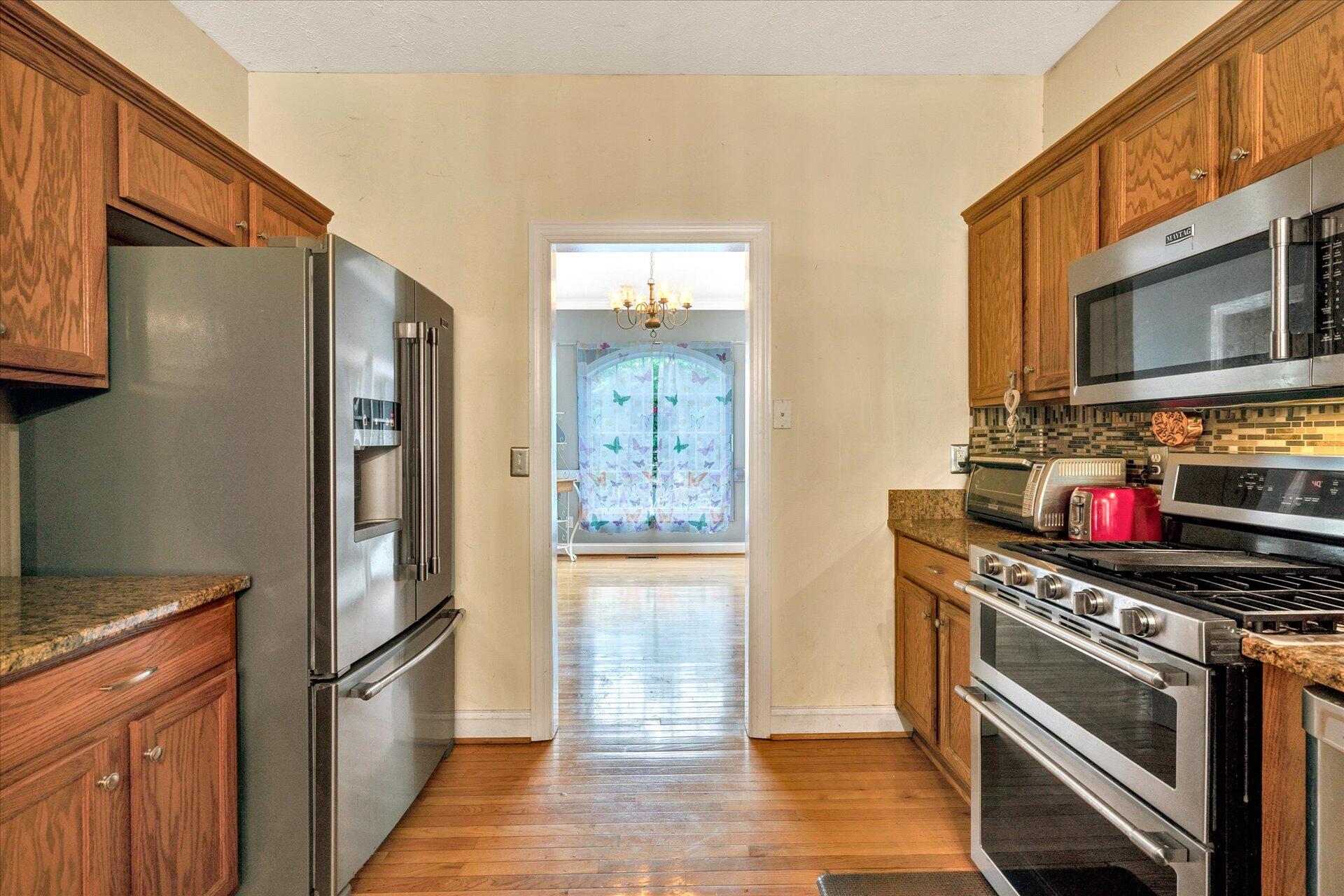 1213 Mountain View Road Vinton, VA 24179 - Photo 13 of 30 13-DSC5825