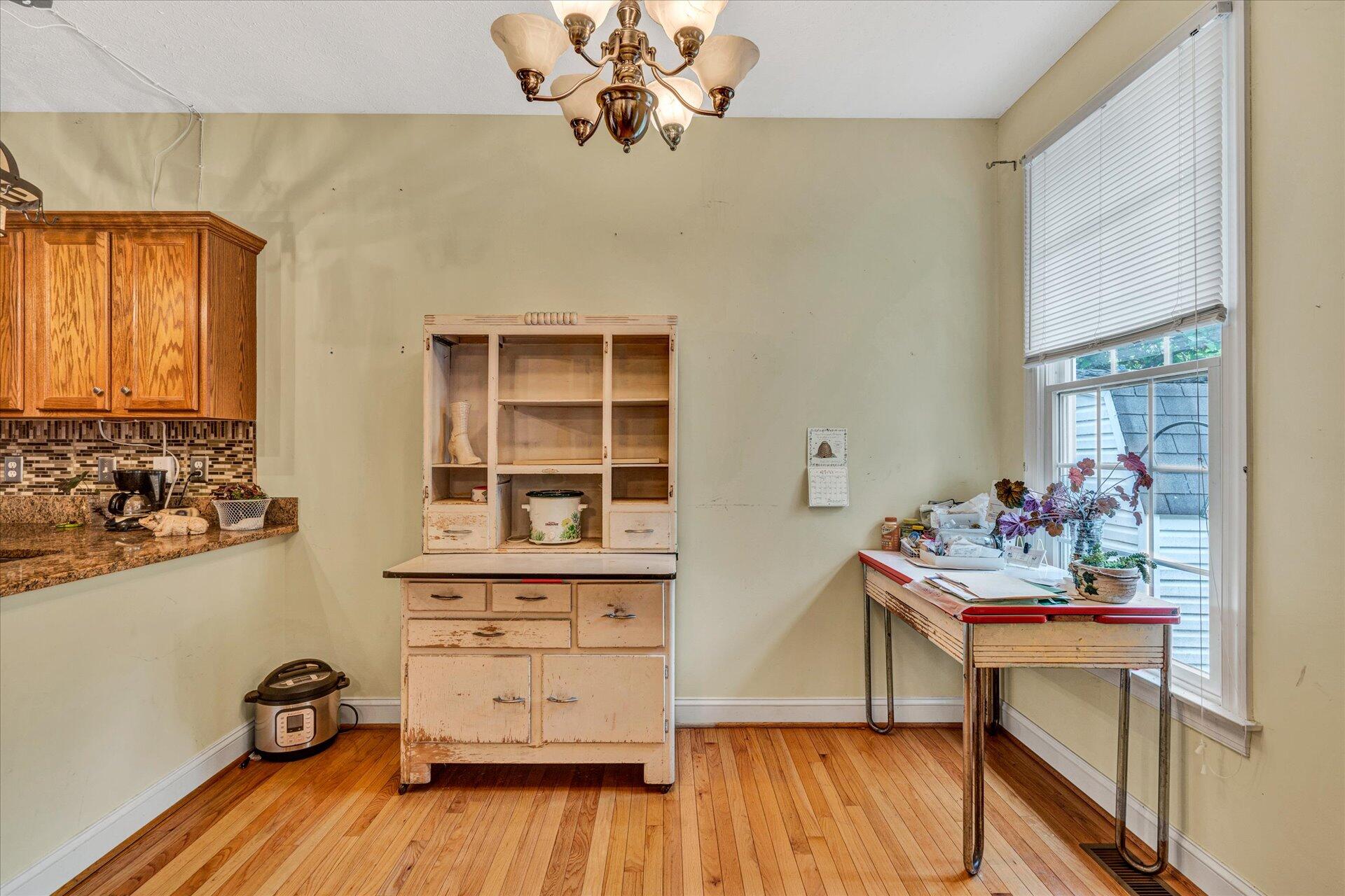 1213 Mountain View Road Vinton, VA 24179 - Photo 14 of 30 14-DSC5843