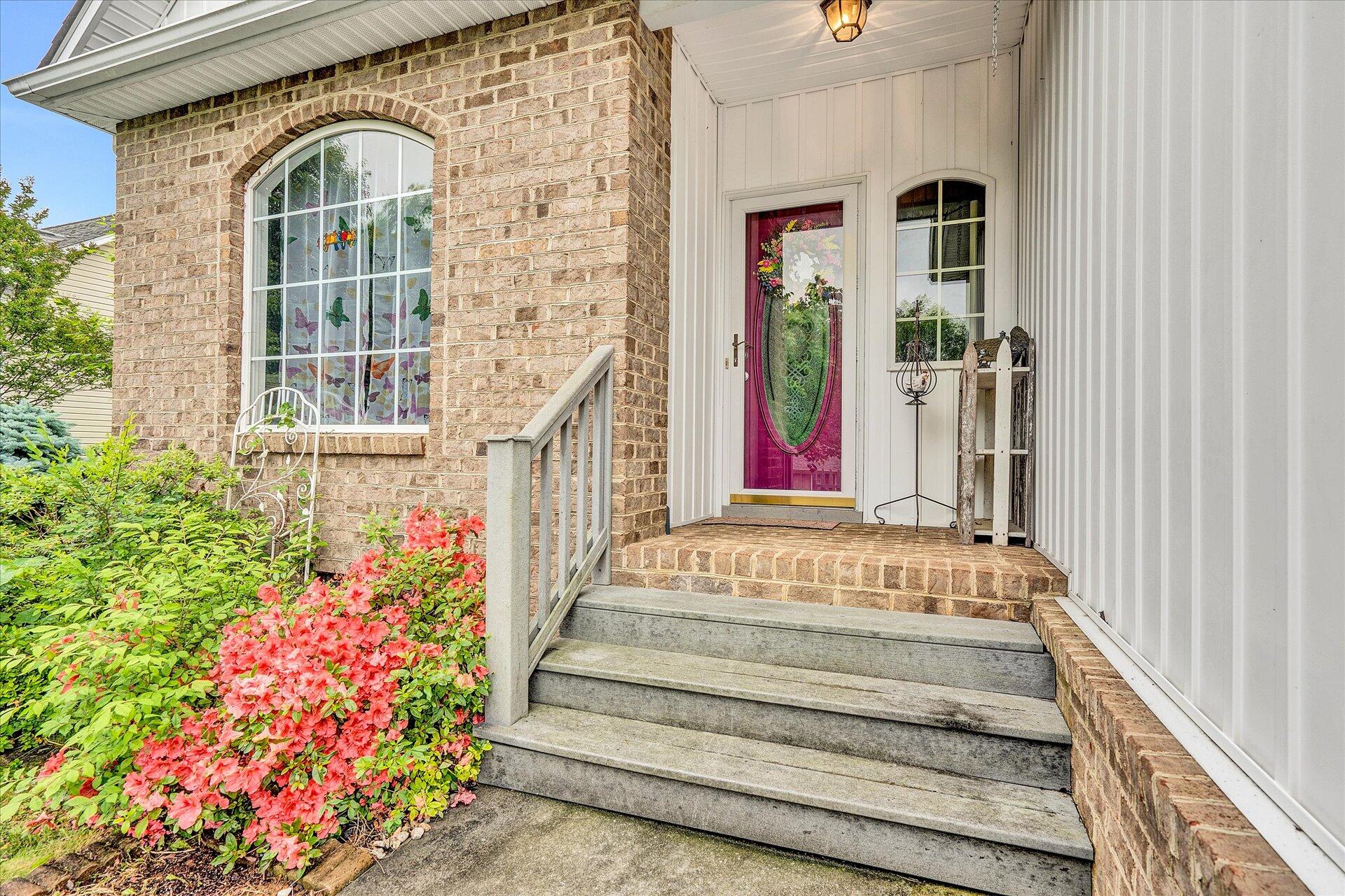 1213 Mountain View Road Vinton, VA 24179 - Photo 3 of 30 03-DSC5801