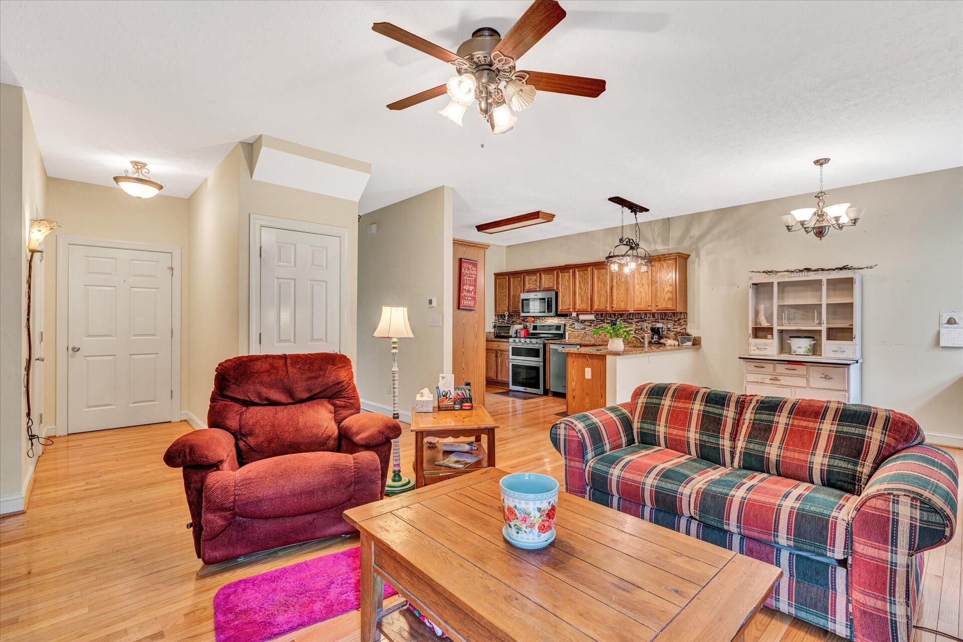 1213 Mountain View Road Vinton, VA 24179 - Photo 5 of 30 05-DSC5837