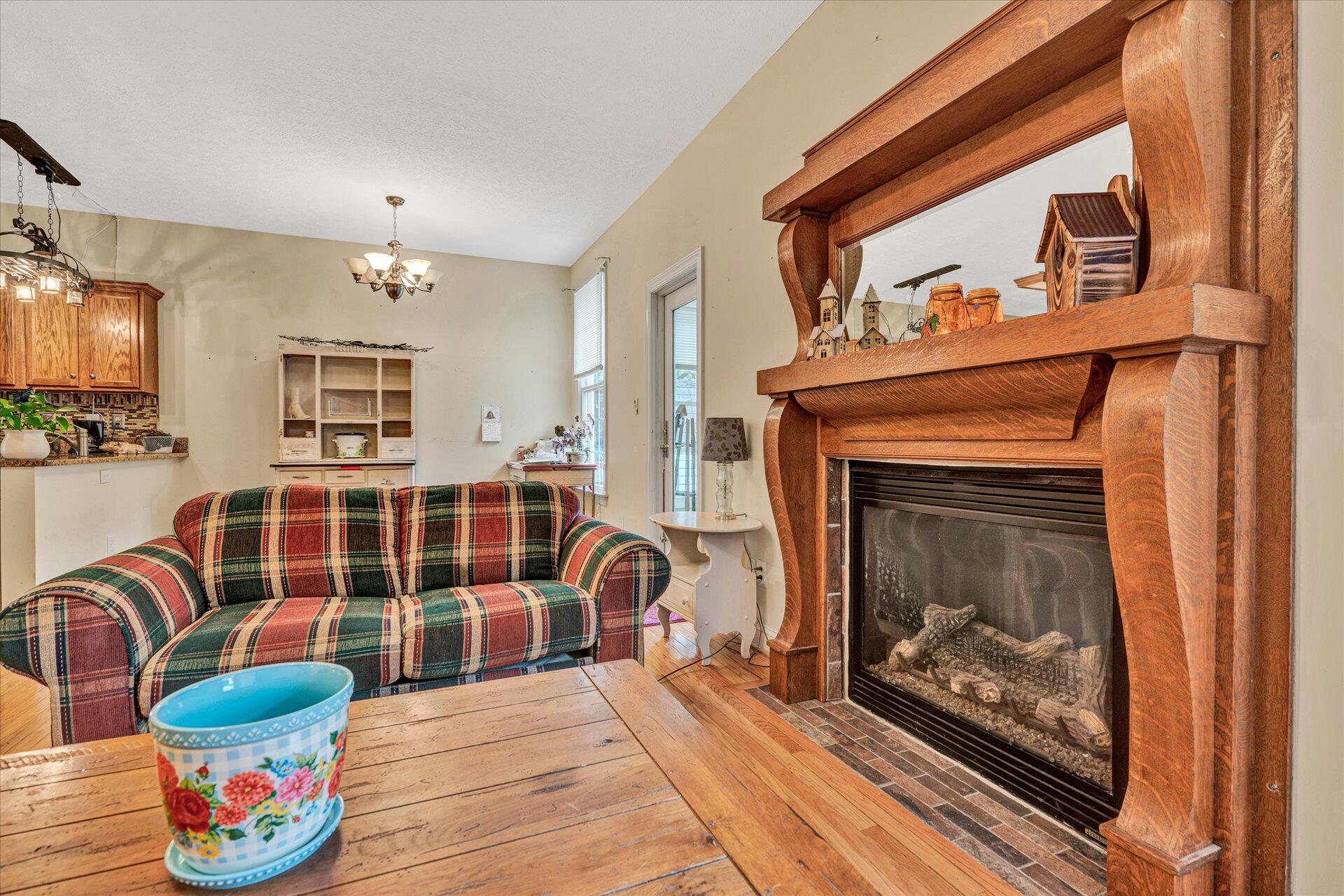 1213 Mountain View Road Vinton, VA 24179 - Photo 6 of 30 06-DSC5840