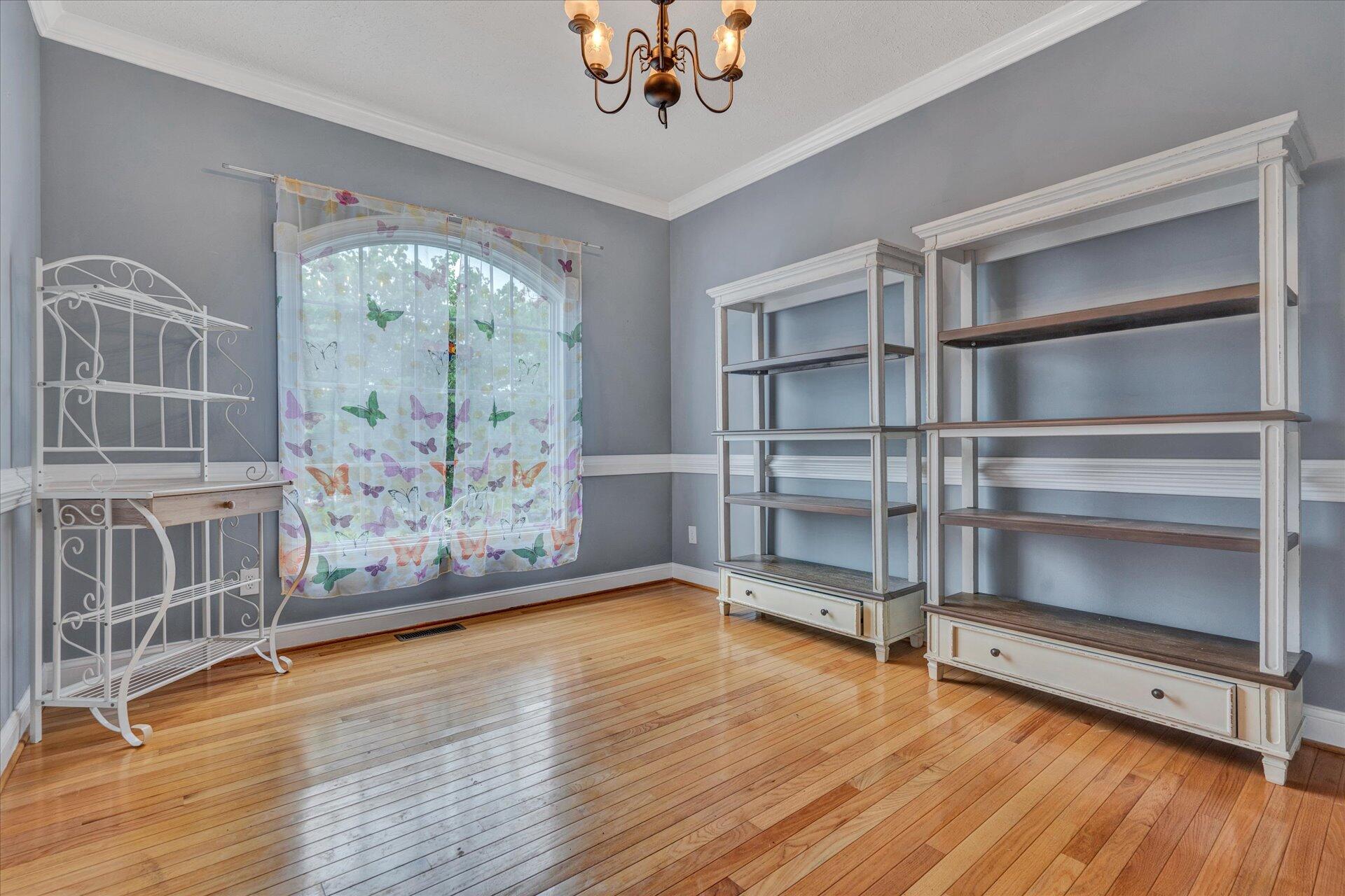 1213 Mountain View Road Vinton, VA 24179 - Photo 9 of 30 09-DSC5816