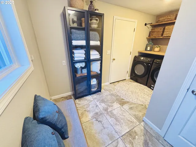 a view of living room washer and dryer