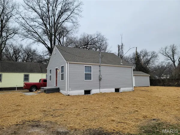 $1,400 | 709 Suburban Avenue, Ferguson, MO 63135